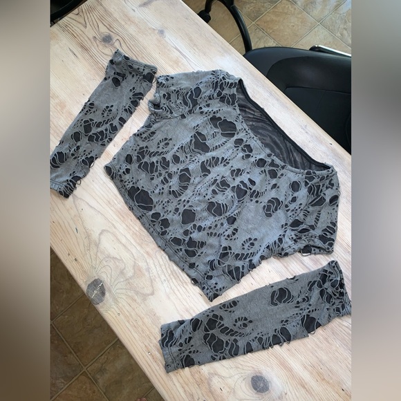 Gray Webbed Crop Top And Arm Warmer Set - Picture 1 of 14